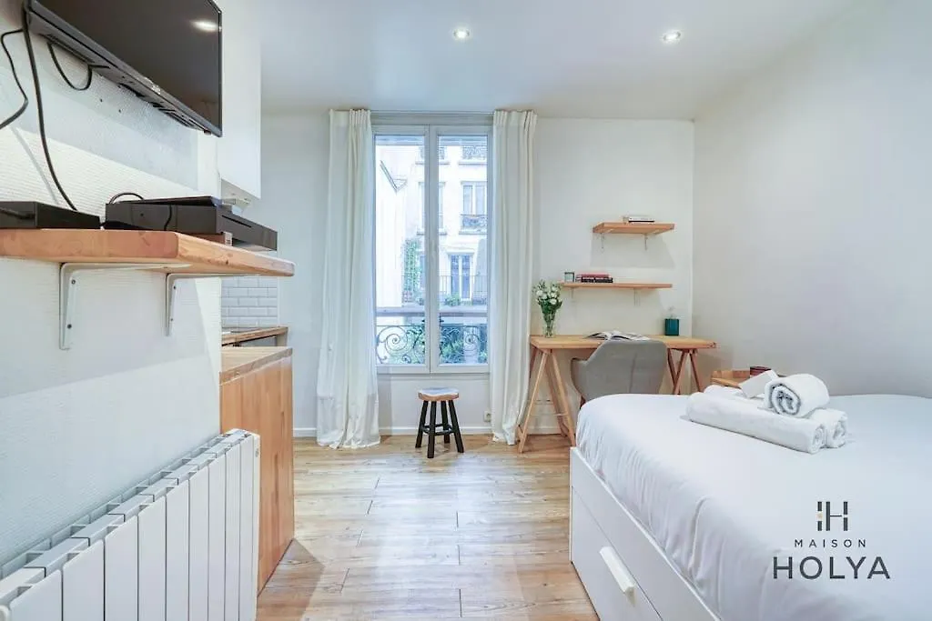 Le Studieux - A Oberkampf - 82B contacts